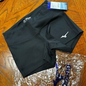 Mizuno Volleyball Shorts. BNWT Size Smalll